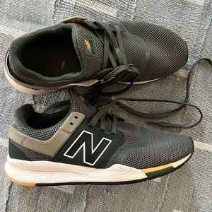 New Balance Men’s REVlite Tennis Shoe, 9.5 LIKE NEW